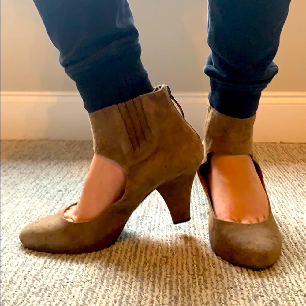 Soft leather suede heels with brass zipper